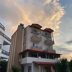 Sea's 3*