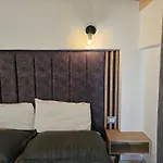 Sea's 3*